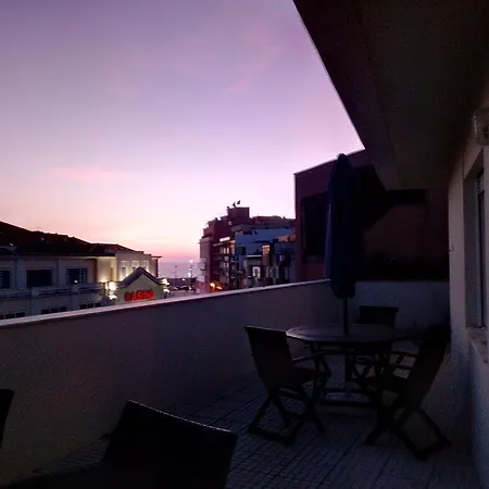 Harbour Views Penthouse דירה